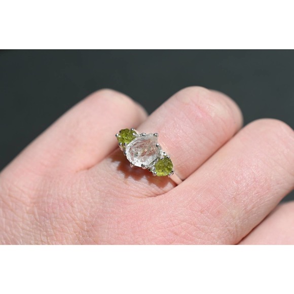 Uncut peridot ring set engagement or anniversary gift sizes 3 4 5 6 7 8 … - Picture 3 of 9